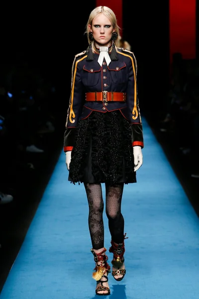 Look 19
